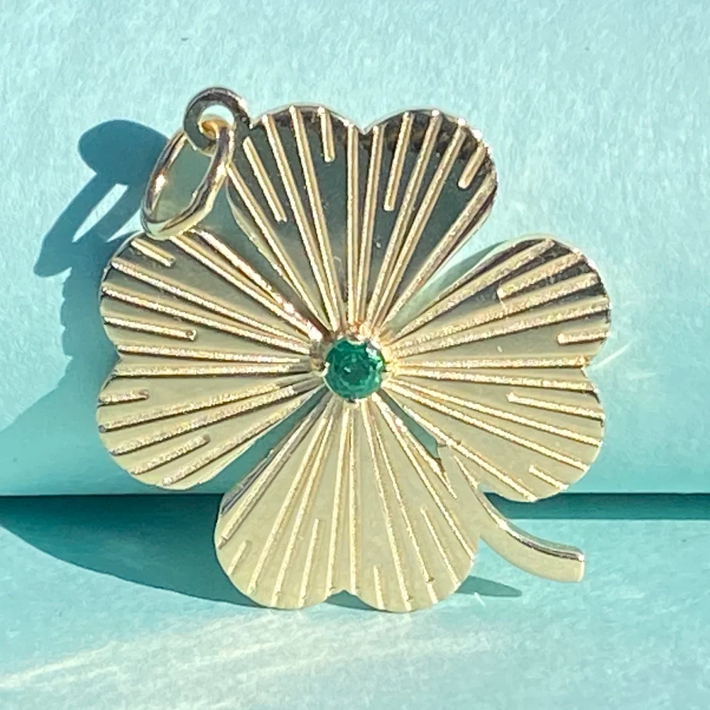 パーツ Clover clover charm — netherfield